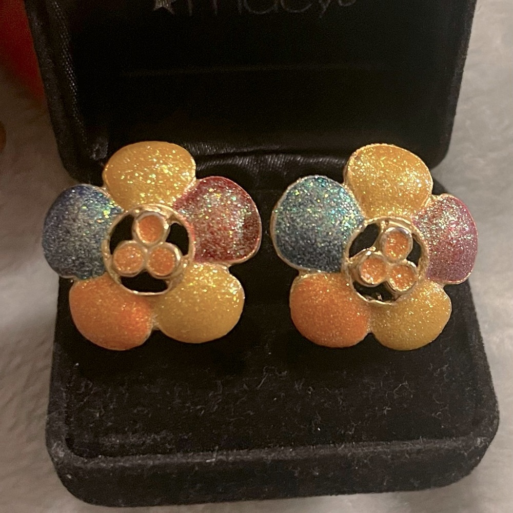 Vintage Shimmering Flowers Gold Tone Earrings Clip-on